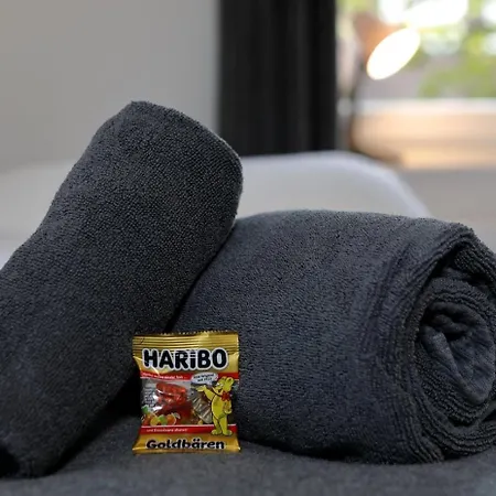 Modernes Mit Garage & Ps4 In Messenaehe Von Your Way